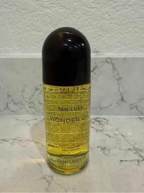 Tan-Luxe Wonder Oil Illuminating Self-Tan Oil - Light/Medium